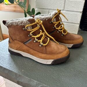 The North Face Boots
- Size 5 US